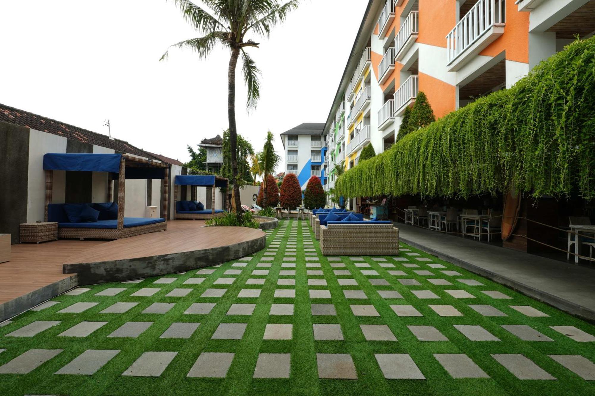 Bliss Surfer Hotel By Tritama Hospitality Legian Exteriér fotografie